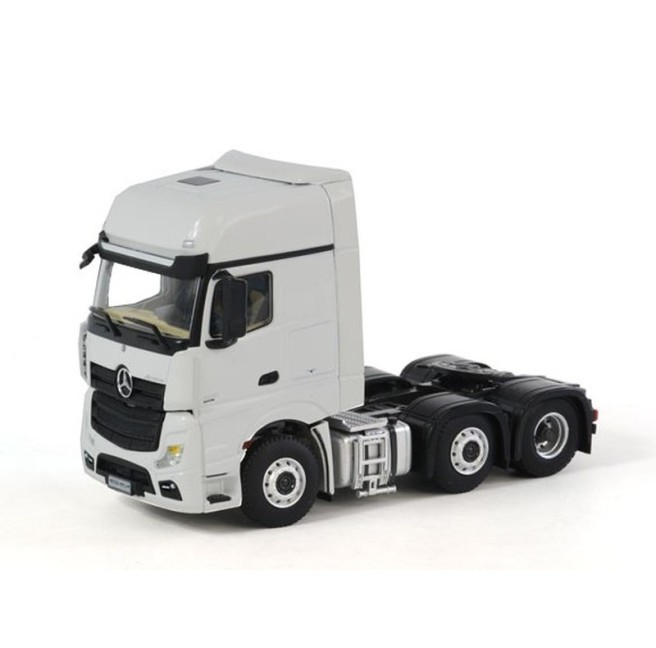 Mercedes Benz Actros MP4 Giga Space 6x2 Model by WSI Models 03-1135