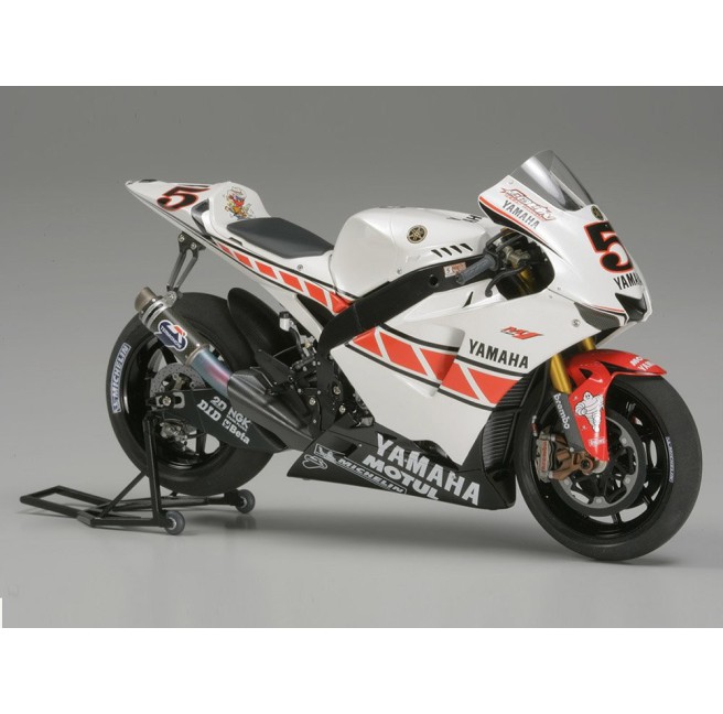 Yamaha YZR-M1 50th Ann - Valencia MotoGP Tamiya 14105
