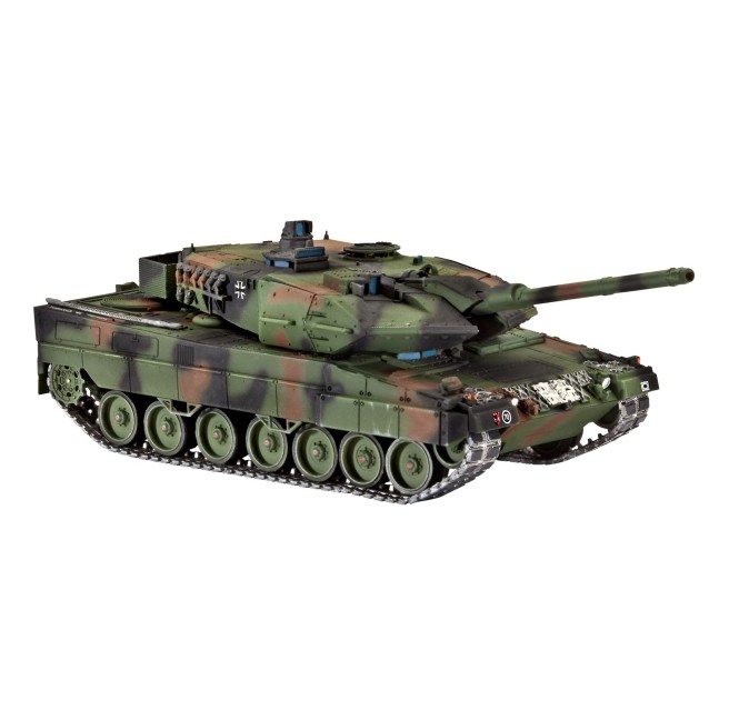 Leopard 2 A6/A6M tank model in 1:72 scale by Revell.