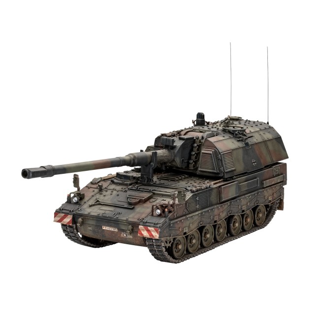 Model in 1:35 scale Panzerhaubitze 2000 German company Revell
