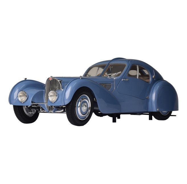 Collector's car model Bugatti 57 SC in 1:8 scale by IXO.