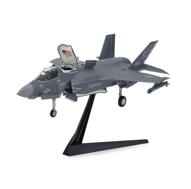 Model skali 1:72 samolotu Lockheed Martin F-35B Lightning II firmy Tamiya.