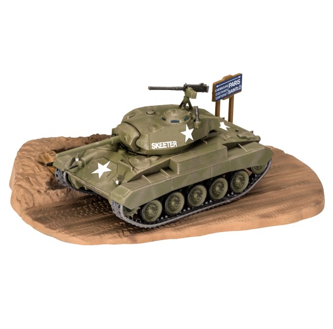 Modell des M24 Chaffee Panzers im Maßstab 1:76 Revell 03323 auf dem Geländemodell.