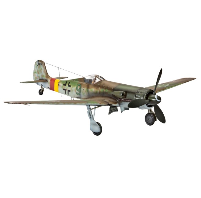 Focke Wulf Ta 152H model airplane in 1:72 scale by Revell.