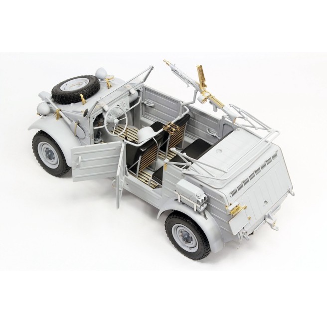 Model Kubelwagen Typ 82 w skali 1:9 marki Revell