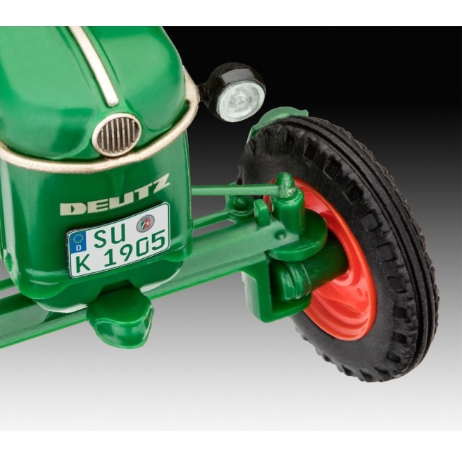 Model kit of the Deutz D30 tractor in 1:24 scale by Revell Model kit of the Deutz D30 tractor in 1:24 scale by Revell