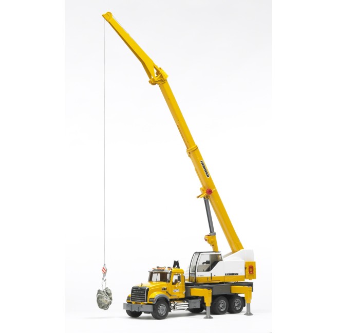 Bruder 02818 Mack Granite z dźwigiem Liebherr Bruder 02818 Mack Granite z dźwigiem Liebherr