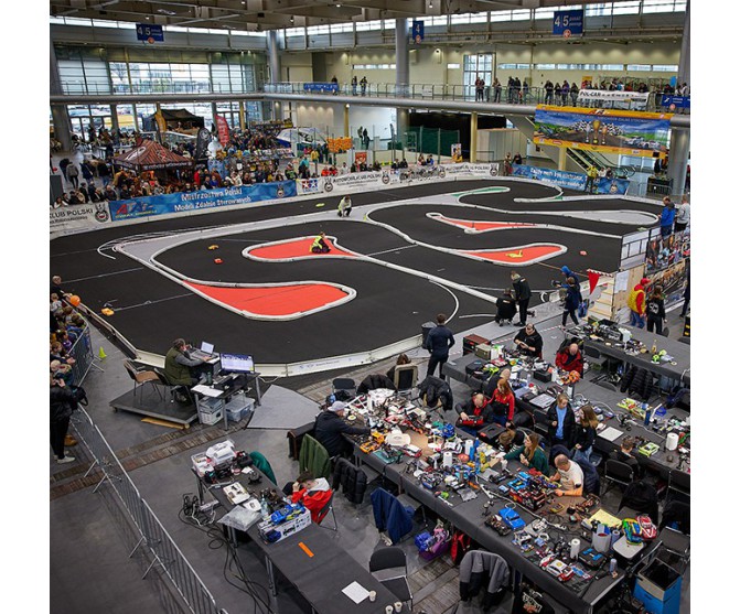 Behind the Scenes of the Exciting Round of the Indoor Championships for RC ON ROAD Models in Poland!